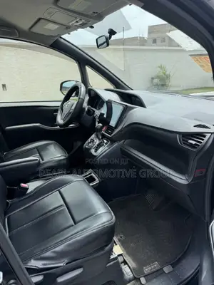 Toyota Voxy ZS 4WD 8-Seater 2014 Black