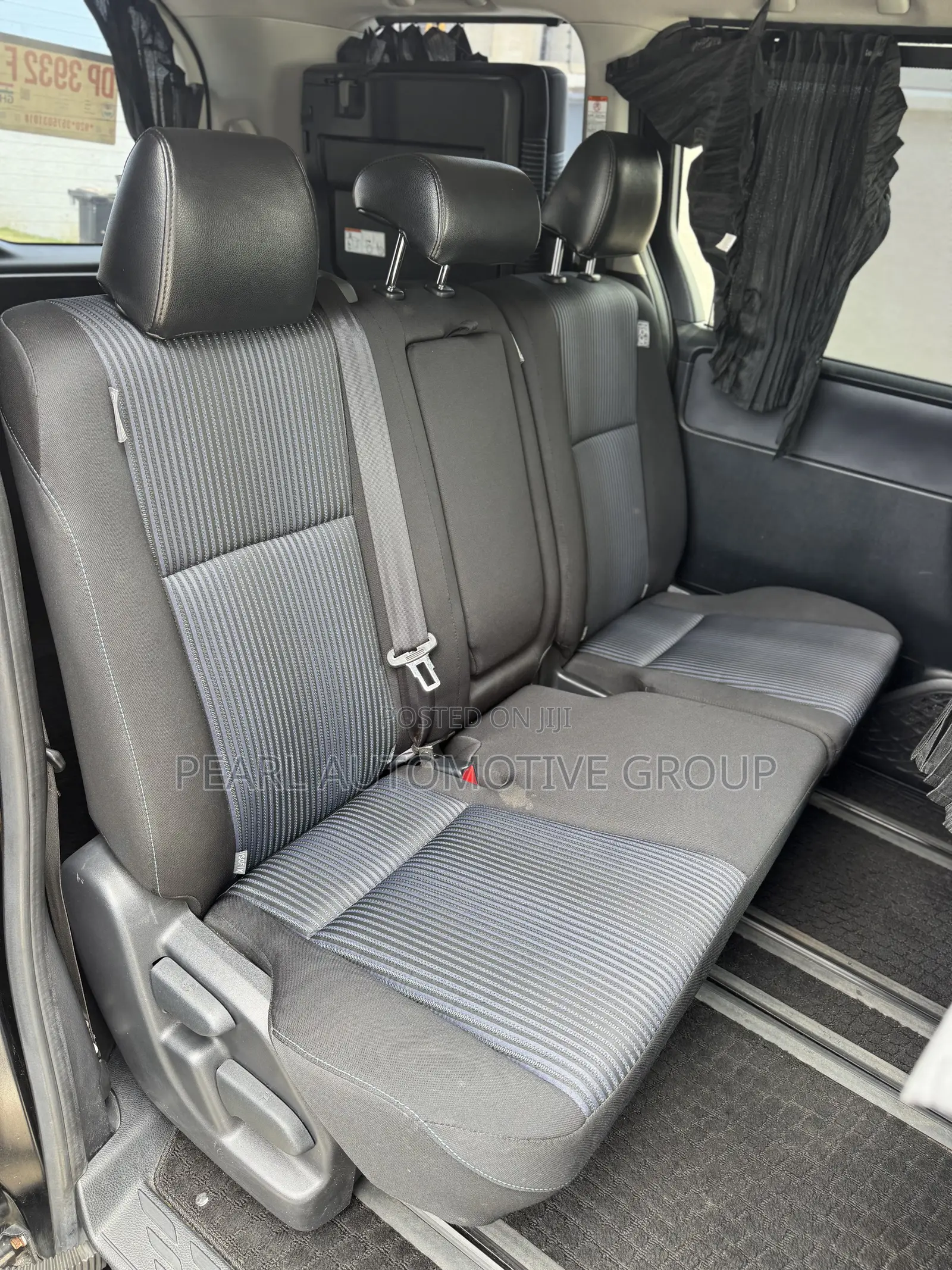 Toyota Voxy ZS 4WD 8-Seater 2014 Black