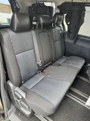 Toyota Voxy ZS 4WD 8-Seater 2014 Black