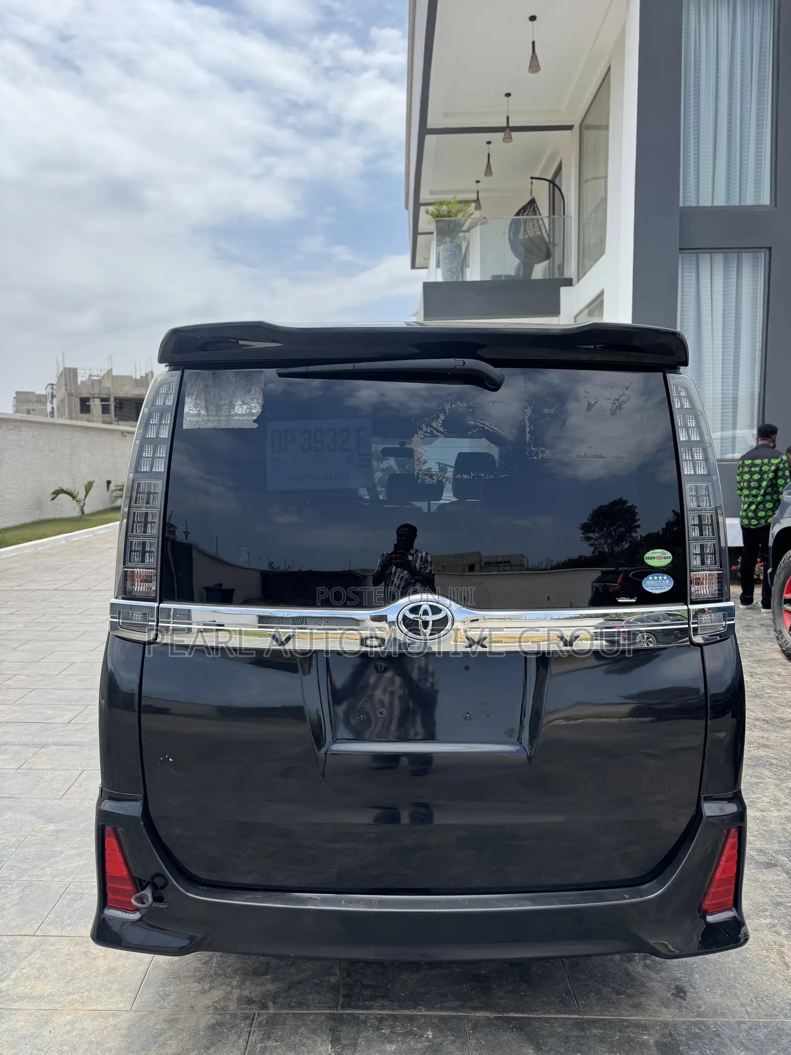 Toyota Voxy ZS 4WD 8-Seater 2014 Black