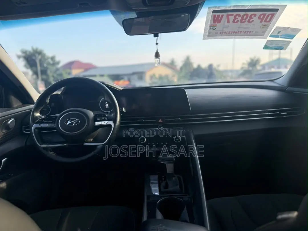 Hyundai Elantra 2024 Blue