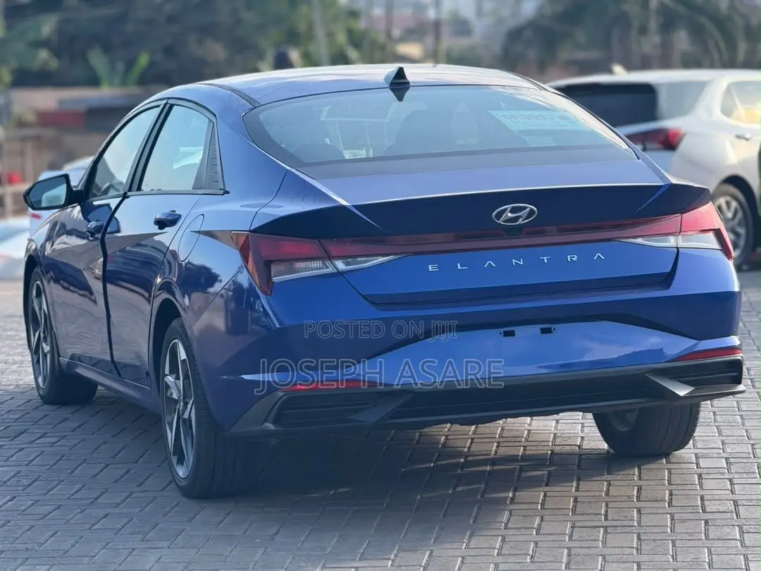 Hyundai Elantra 2024 Blue