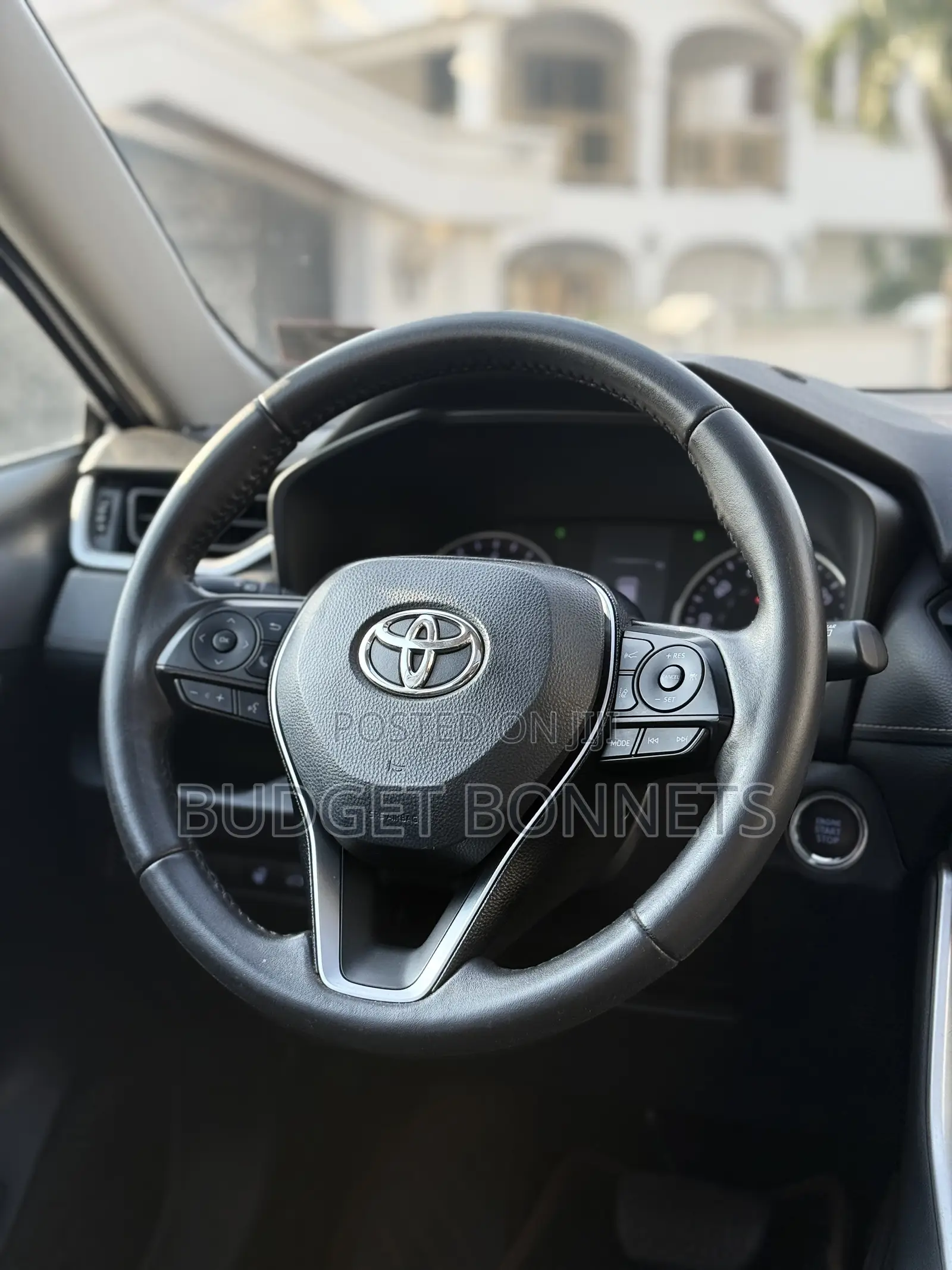 Toyota RAV4 XLE 2021 Silver