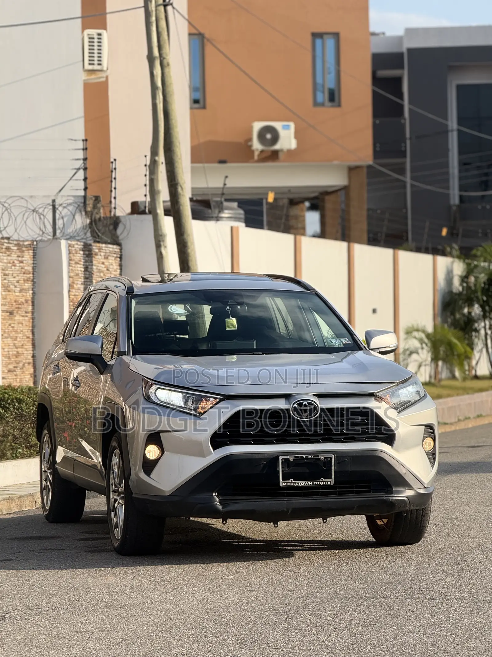 Toyota RAV4 XLE 2021 Silver