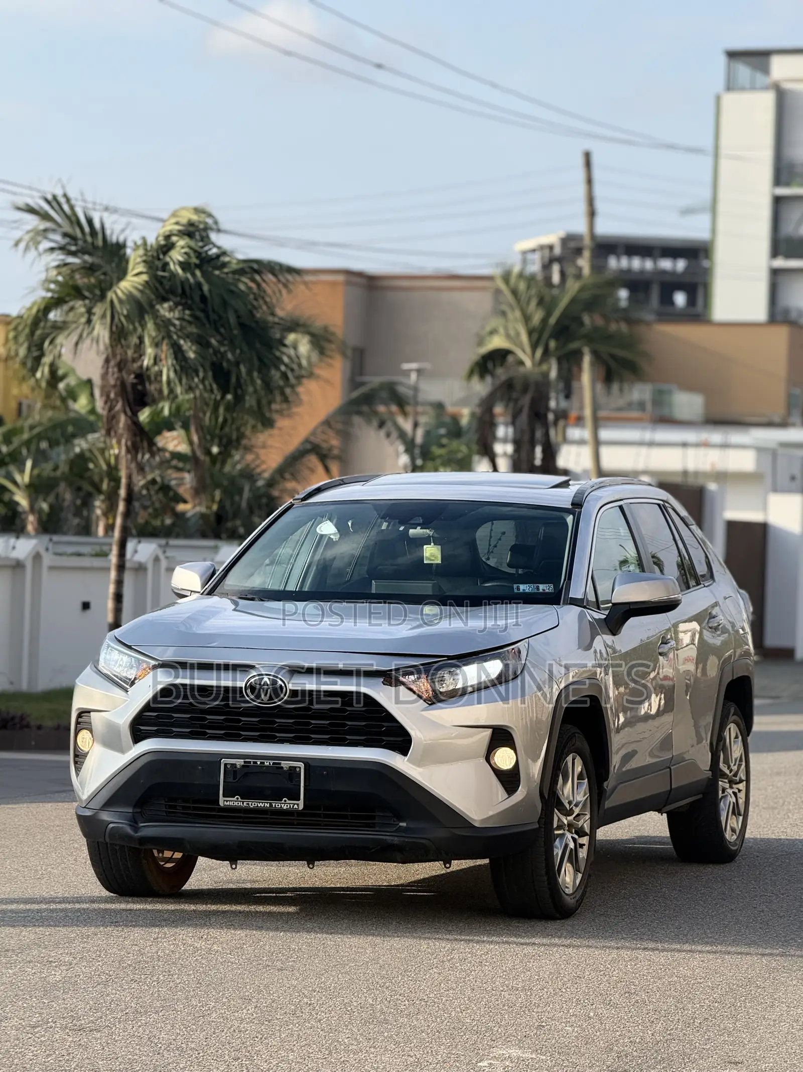 Toyota RAV4 XLE 2021 Silver