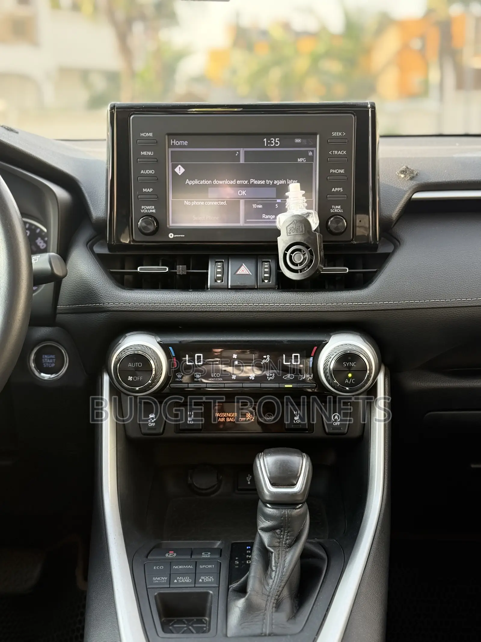 Toyota RAV4 XLE 2021 Silver
