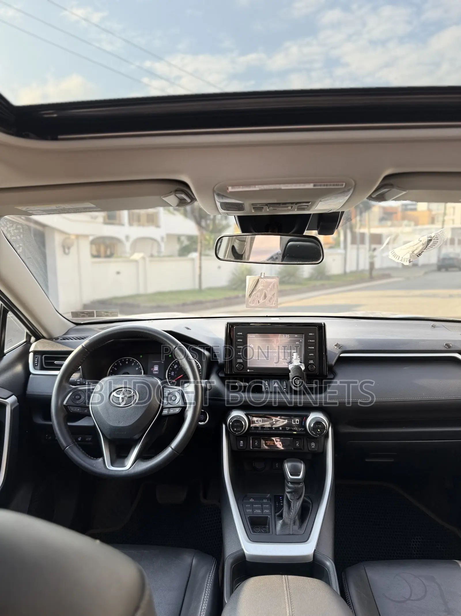 Toyota RAV4 XLE 2021 Silver
