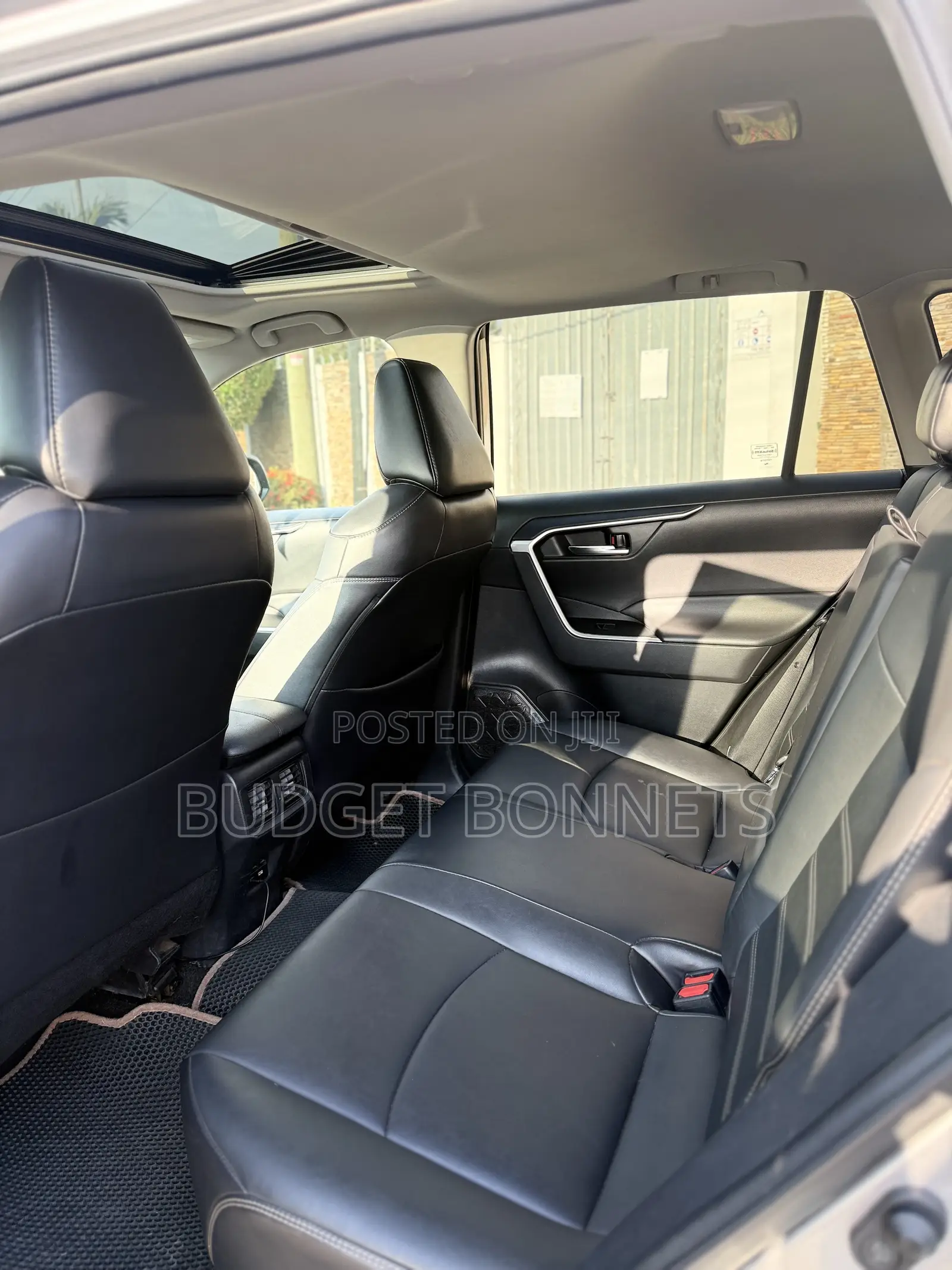 Toyota RAV4 XLE 2021 Silver