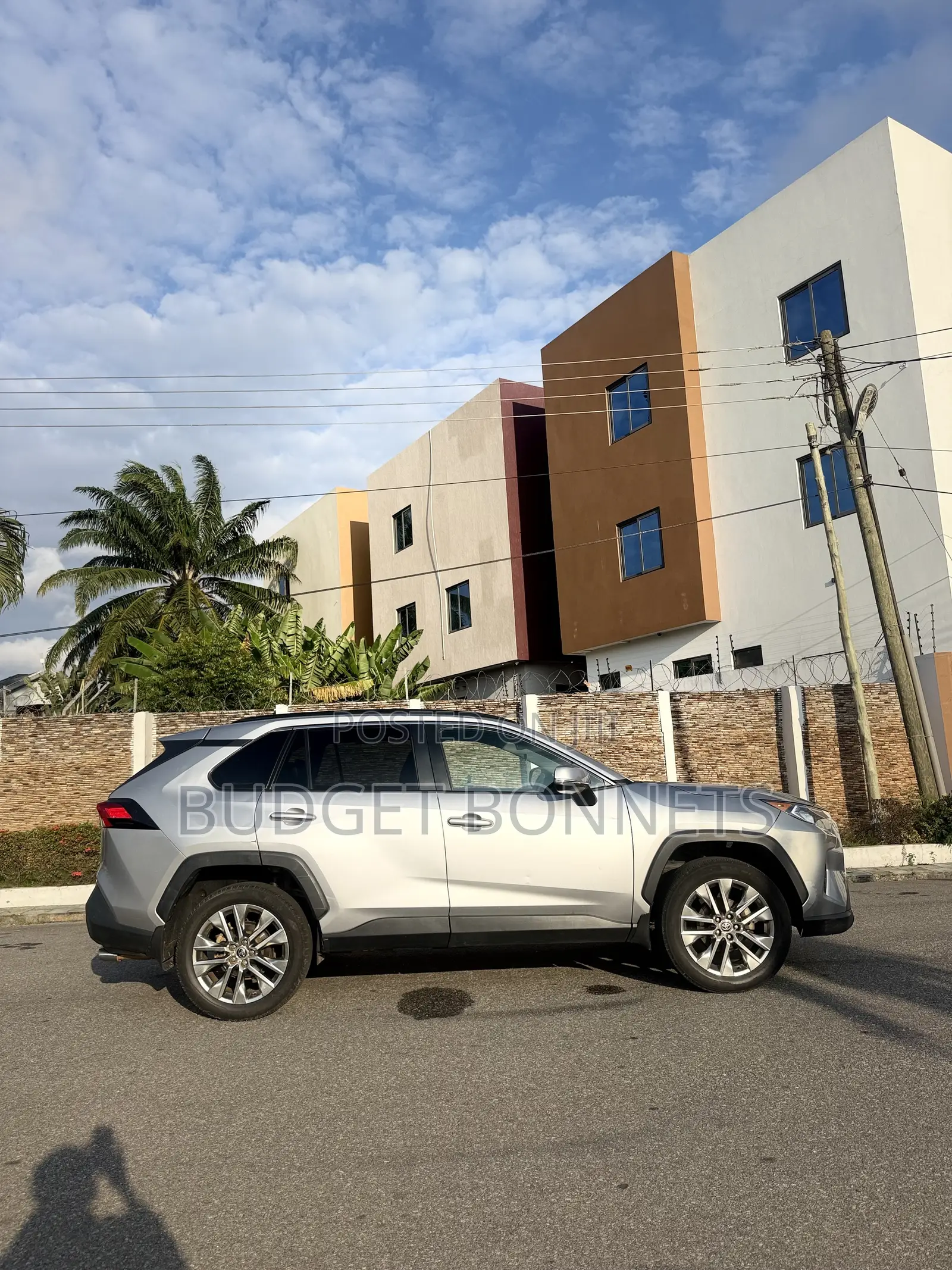 Toyota RAV4 XLE 2021 Silver