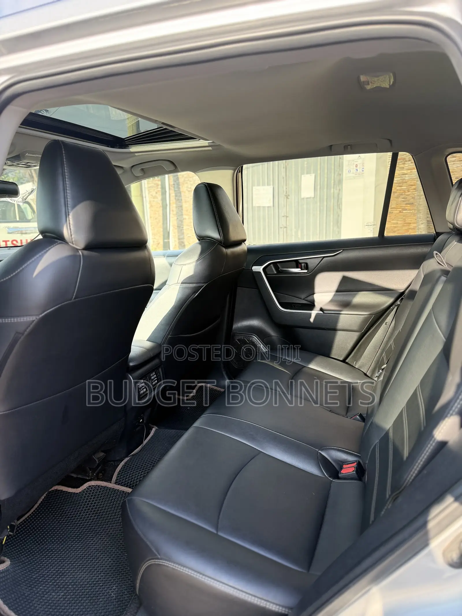 Toyota RAV4 XLE 2021 Silver
