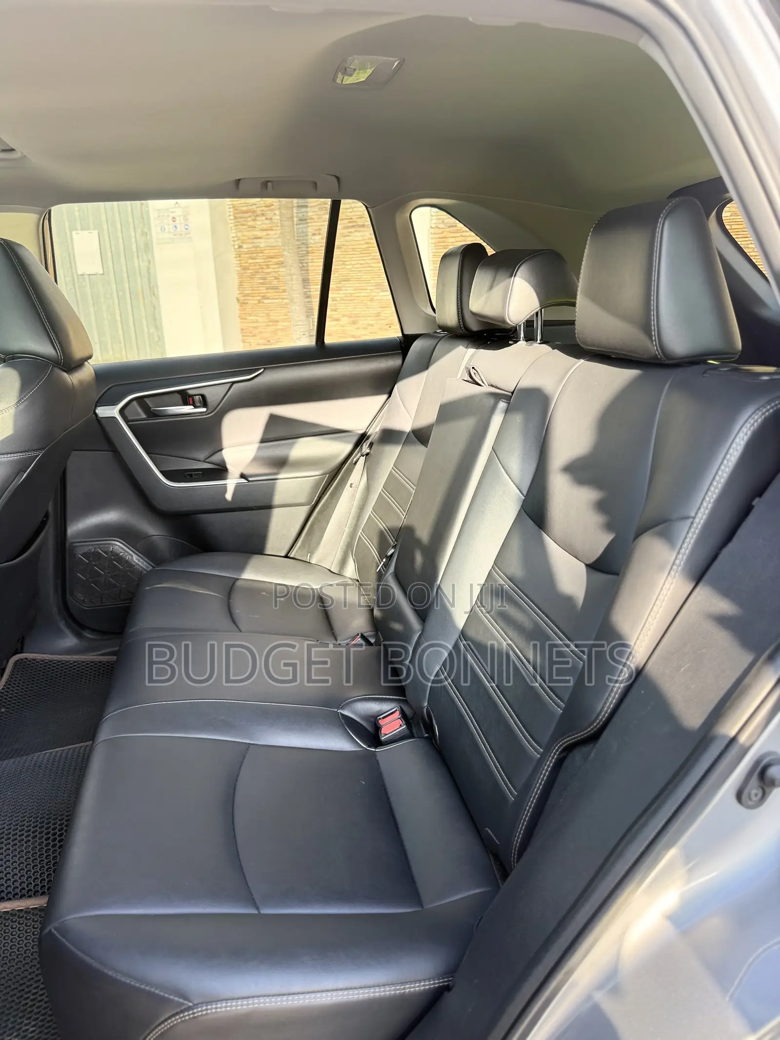 Toyota RAV4 XLE 2021 Silver