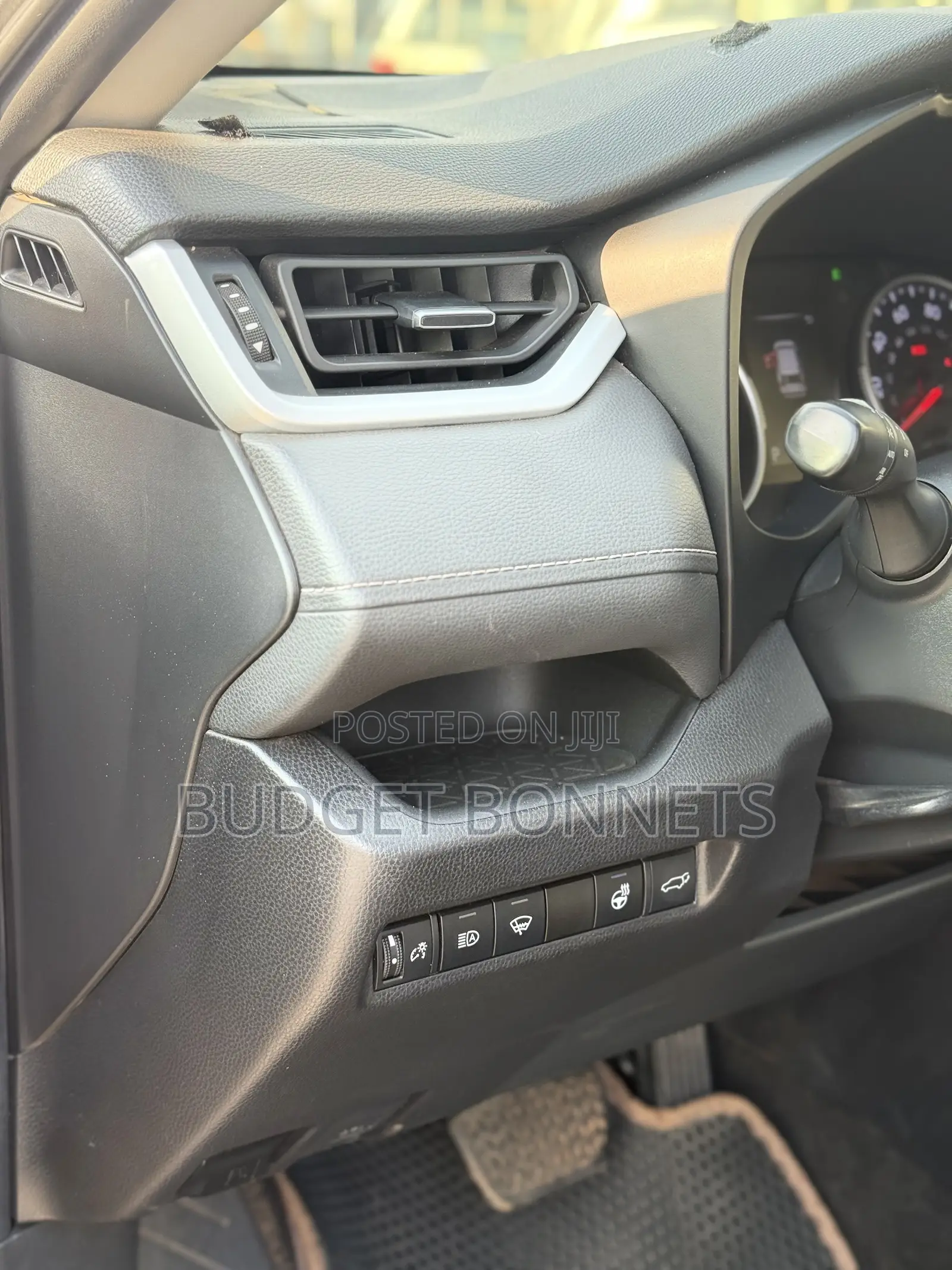 Toyota RAV4 XLE 2021 Silver