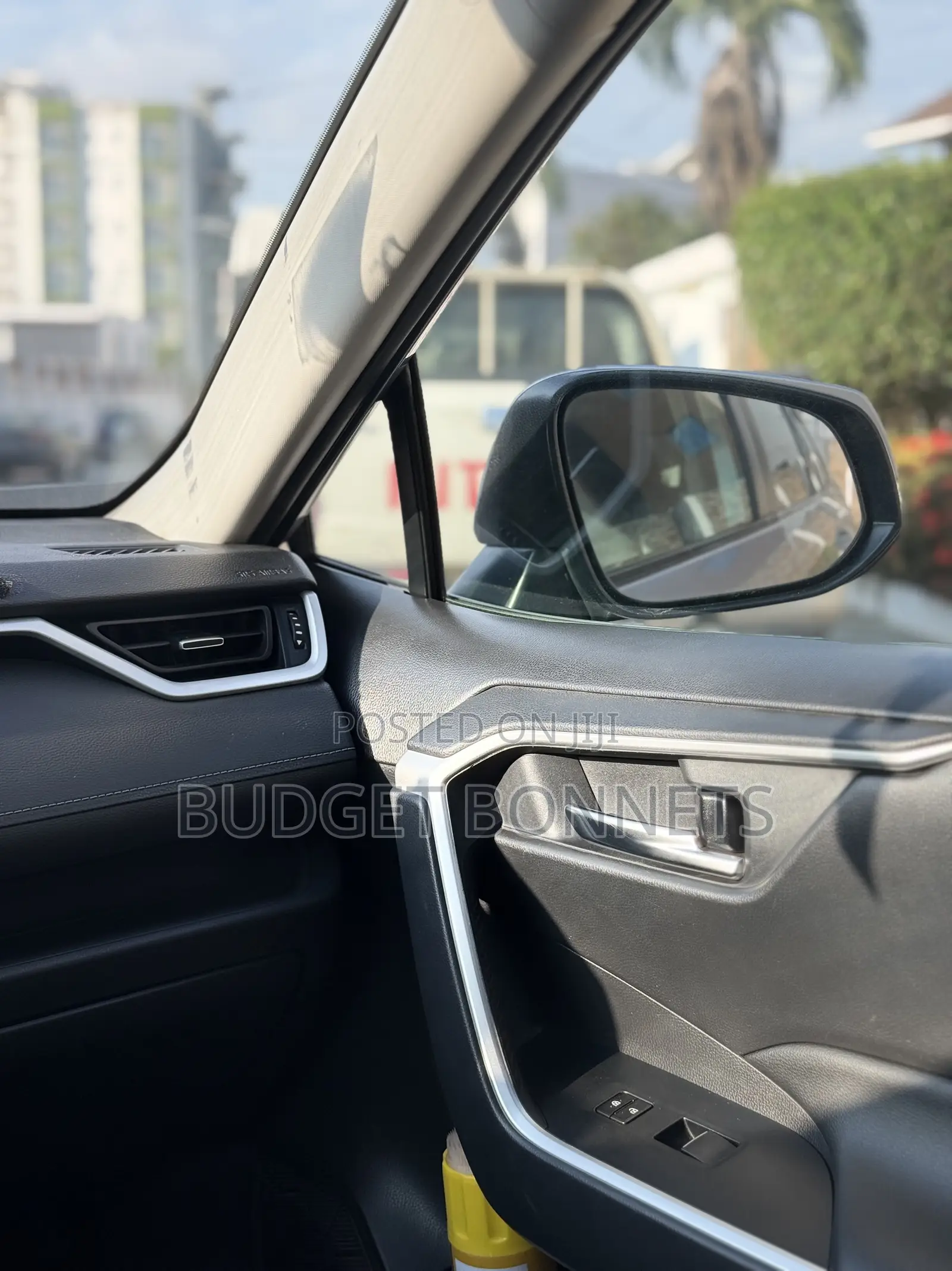 Toyota RAV4 XLE 2021 Silver
