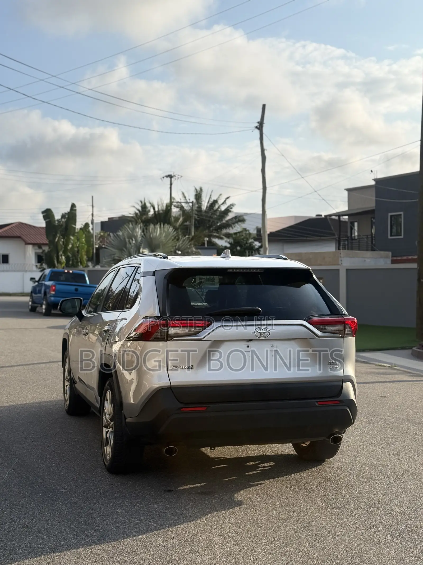 Toyota RAV4 XLE 2021 Silver