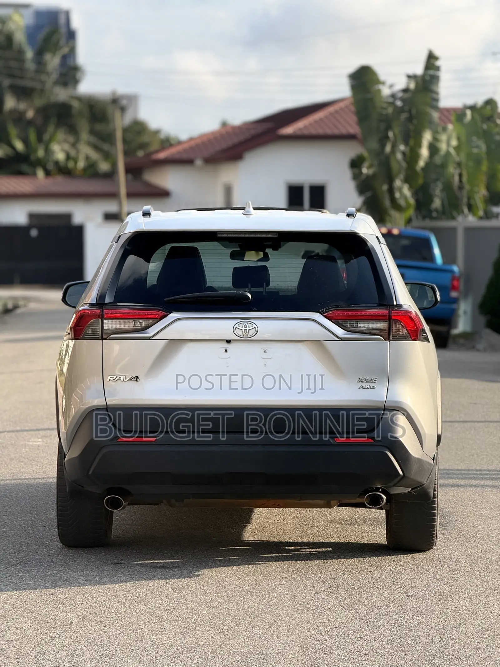 Toyota RAV4 XLE 2021 Silver