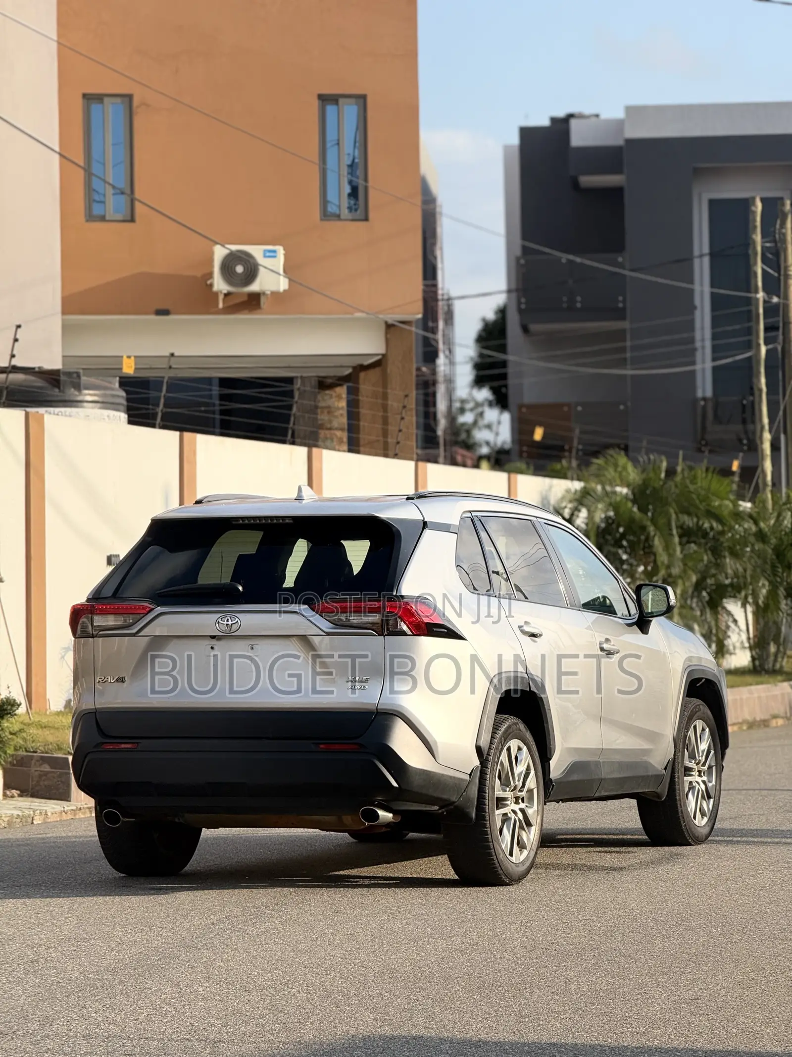 Toyota RAV4 XLE 2021 Silver