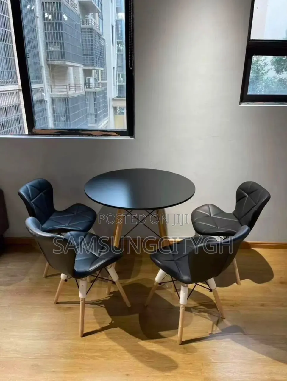 Mmodern 4-Seater Dinning Set