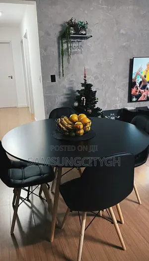 Mmodern 4-Seater Dinning Set