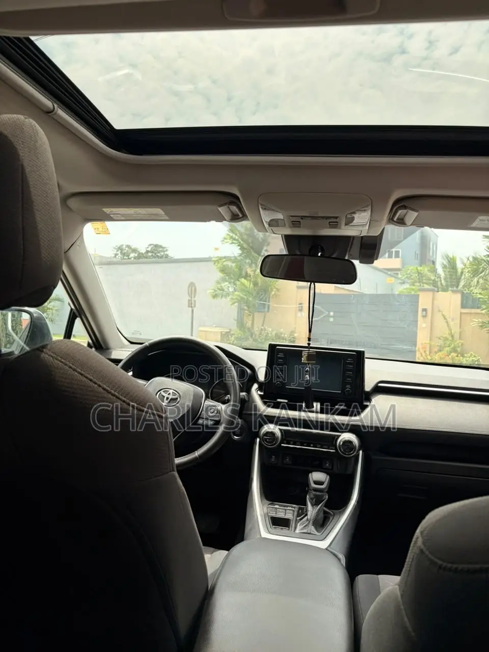 Toyota RAV4 XLE AWD 2019 Silver
