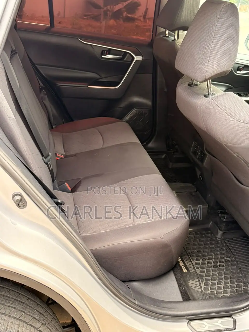 Toyota RAV4 XLE AWD 2019 Silver