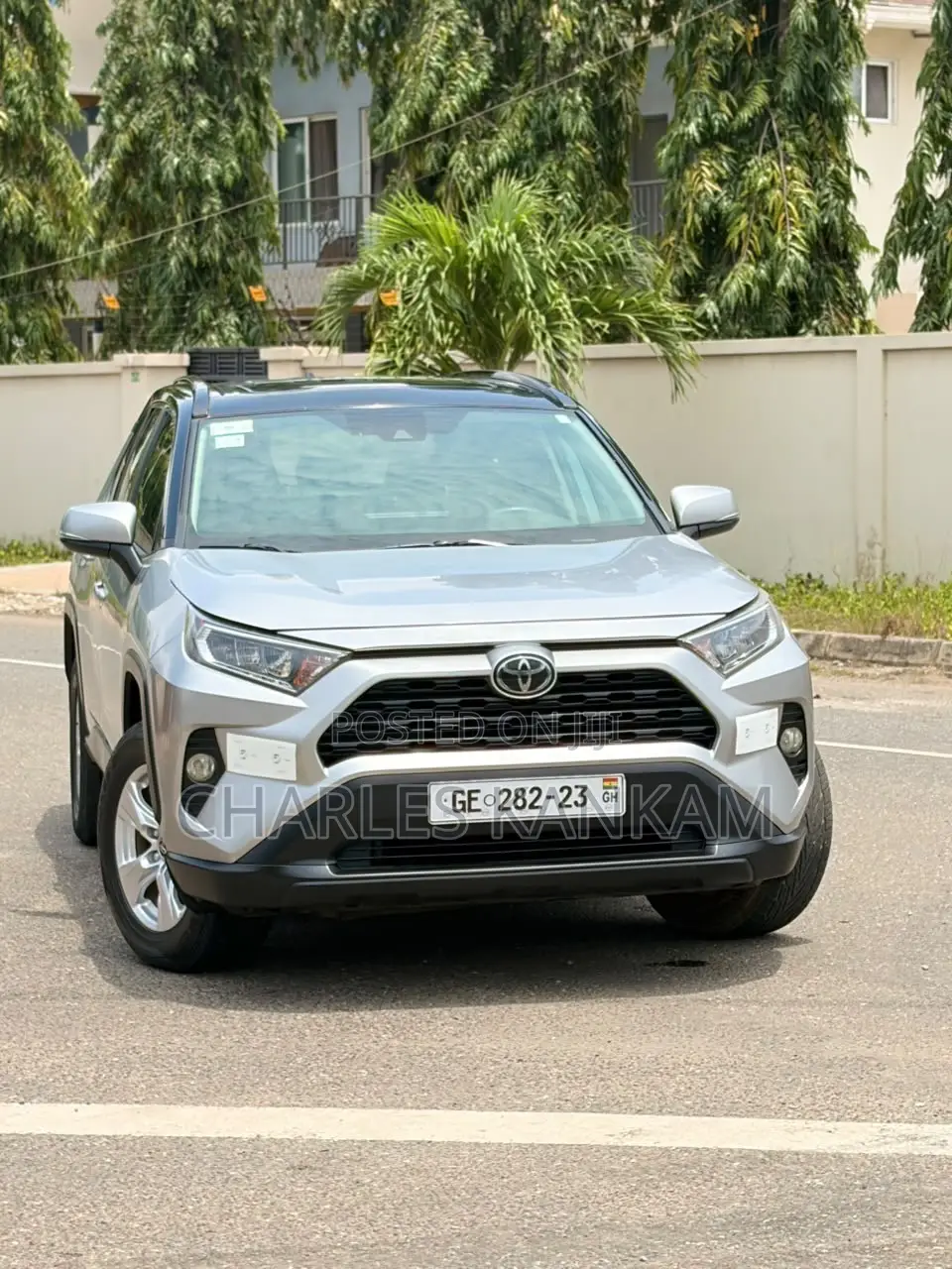 Toyota RAV4 XLE AWD 2019 Silver