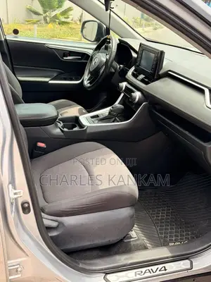 Toyota RAV4 XLE AWD 2019 Silver