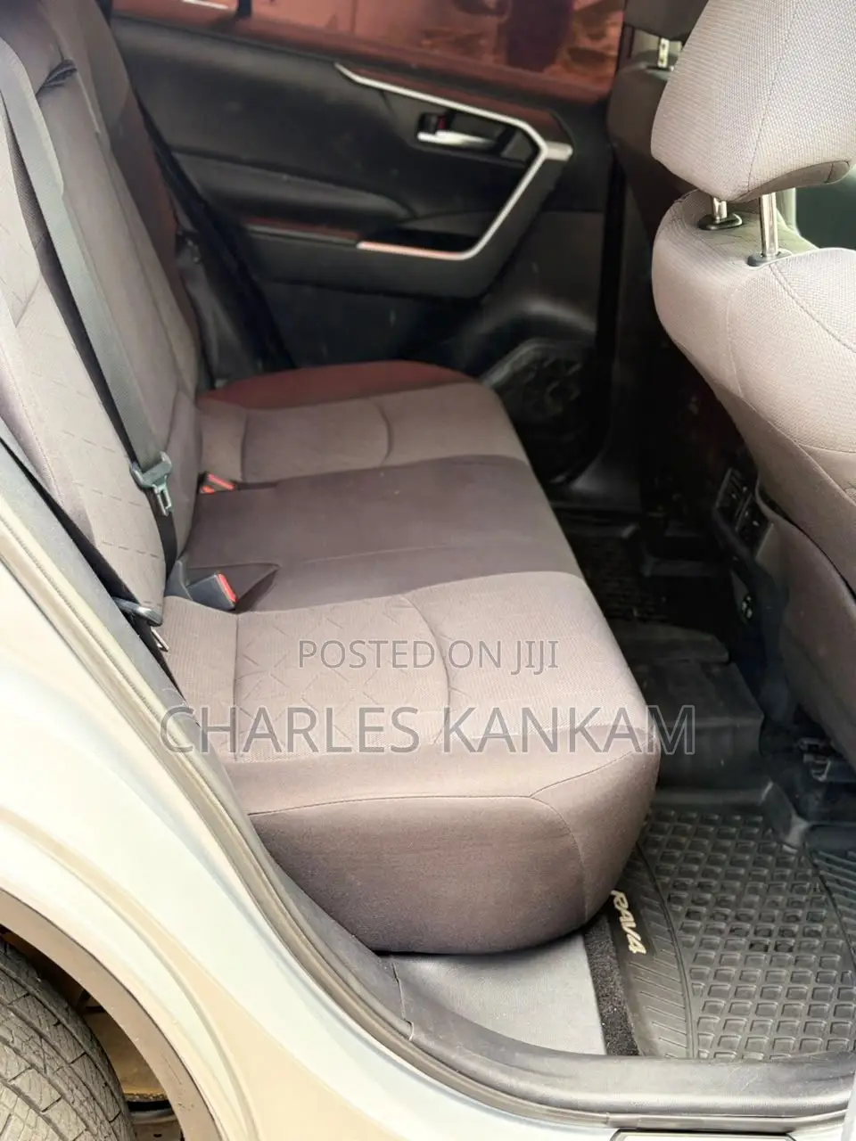 Toyota RAV4 XLE AWD 2019 Silver