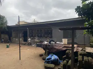 7bdrm House in Kumasi Metropolitan for sale