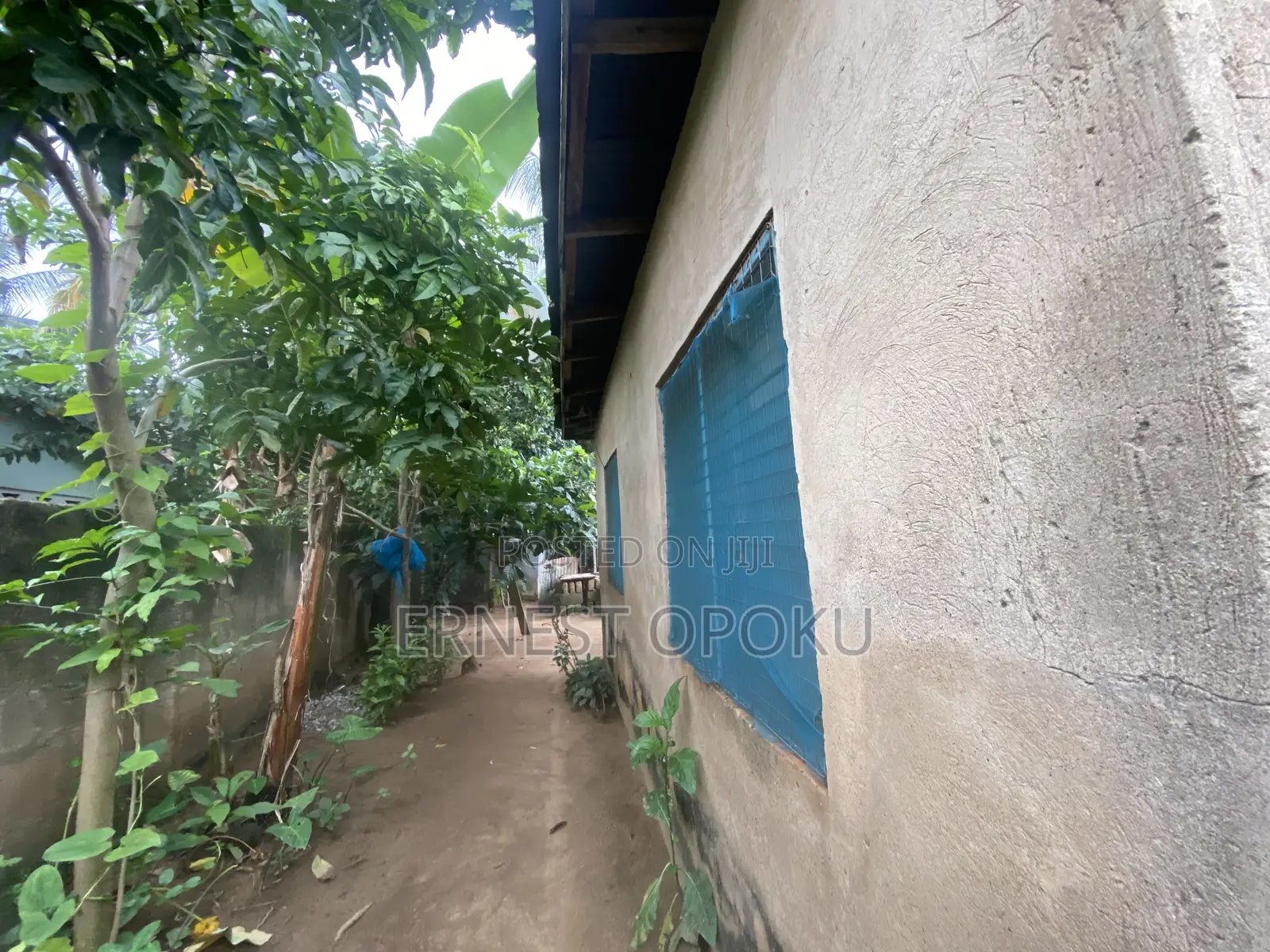 7bdrm House in Kumasi Metropolitan for sale