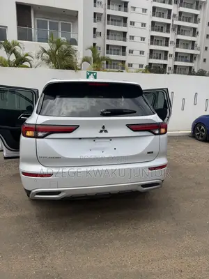 Mitsubishi Outlander SEL 2023 White