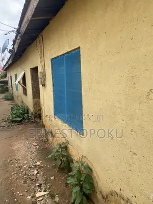 7bdrm House in Kumasi Metropolitan for sale