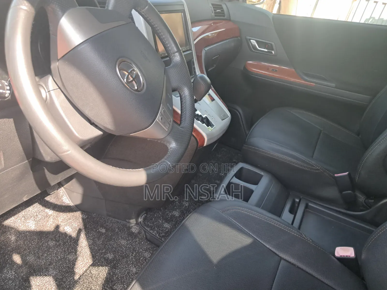 Toyota Vellfire V 2.4 4WD 8-Seater 2012 White