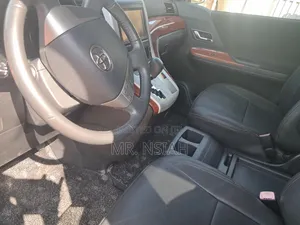 Toyota Vellfire V 2.4 4WD 8-Seater 2012 White