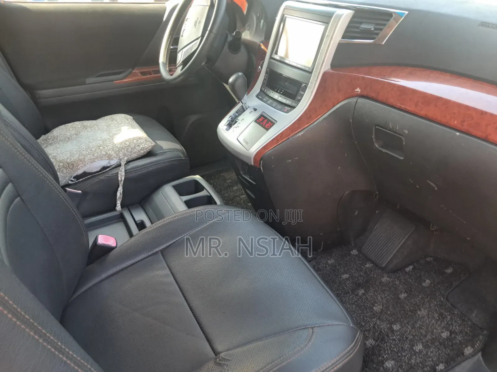 Toyota Vellfire V 2.4 4WD 8-Seater 2012 White