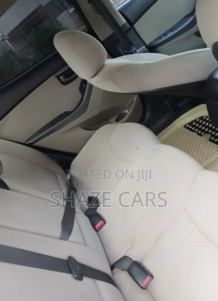 Hyundai Elantra 2015 Gold