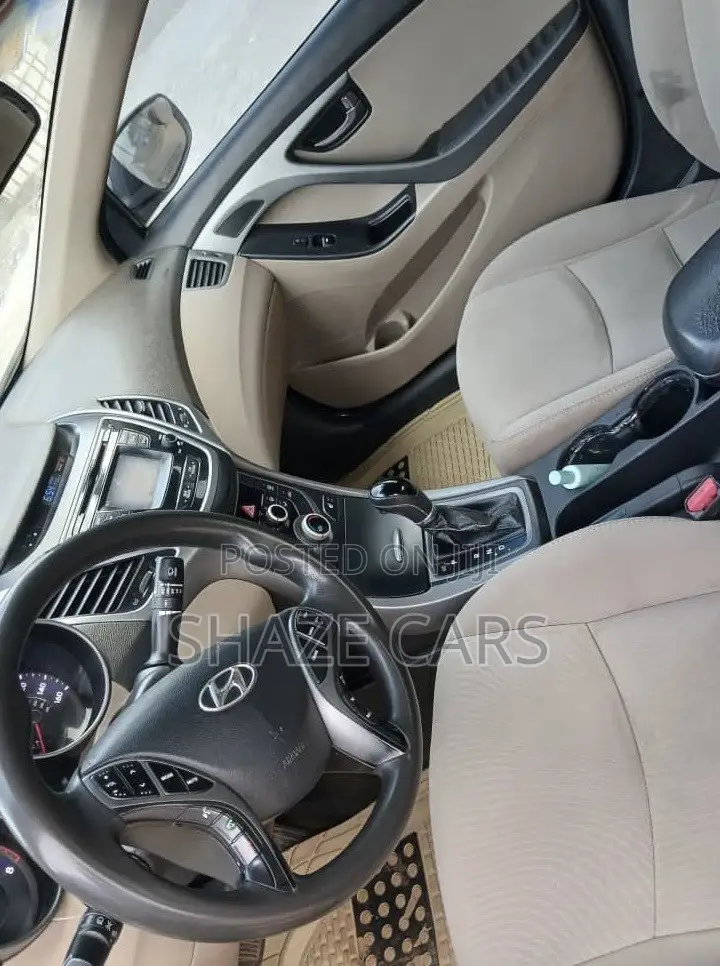 Hyundai Elantra 2015 Gold