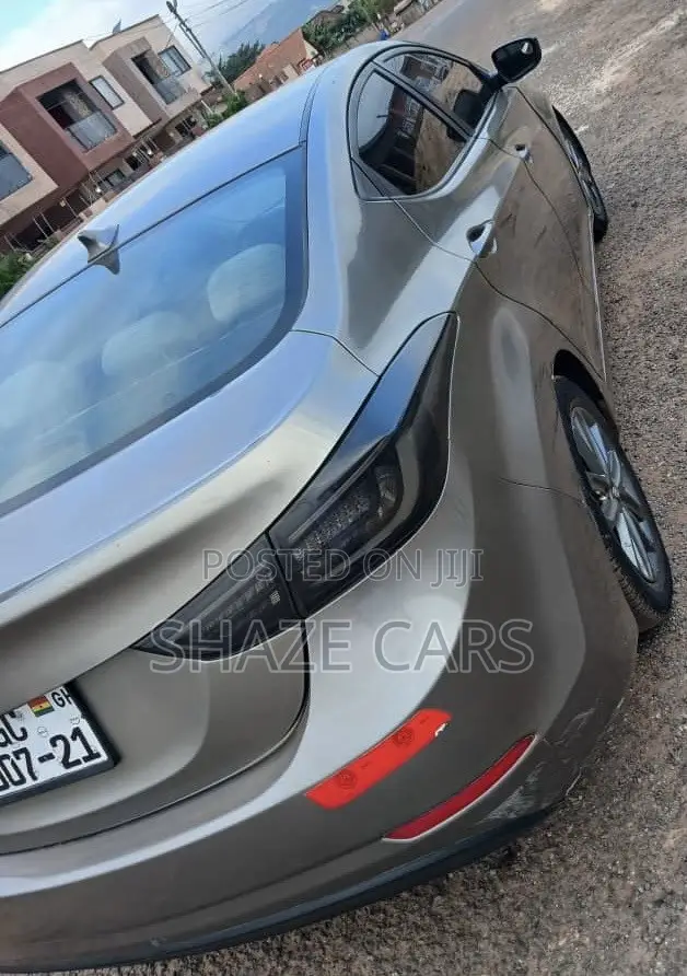 Hyundai Elantra 2015 Gold