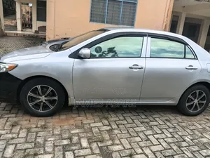 Toyota Corolla 2010 Silver