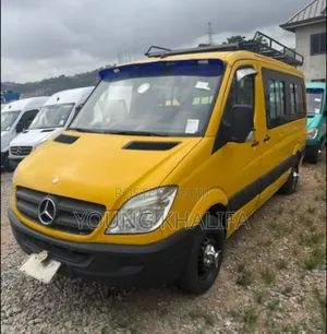 Mercedes-Benz Sprinter 2012 Yellow