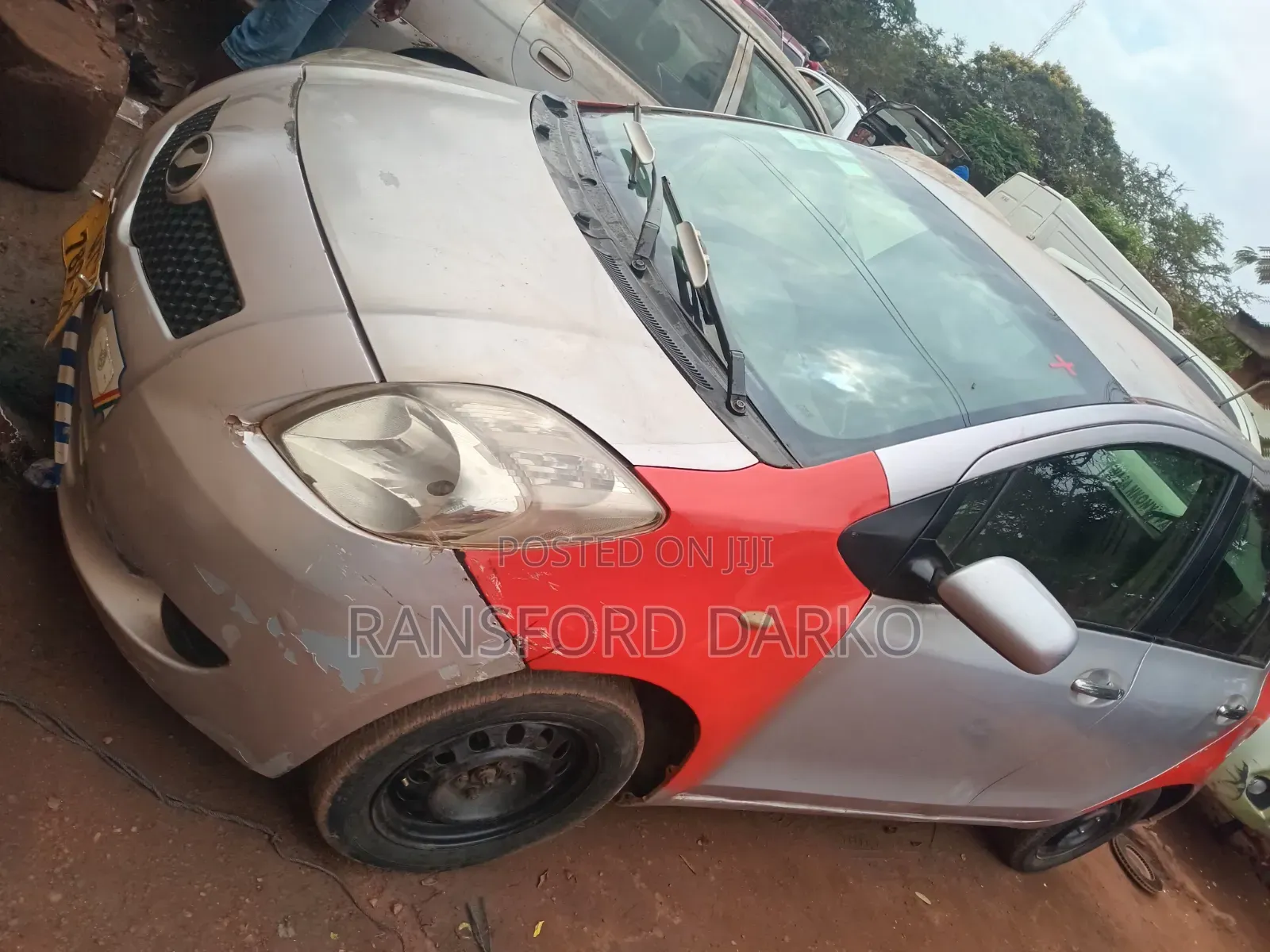 Toyota Vitz 2010 Silver