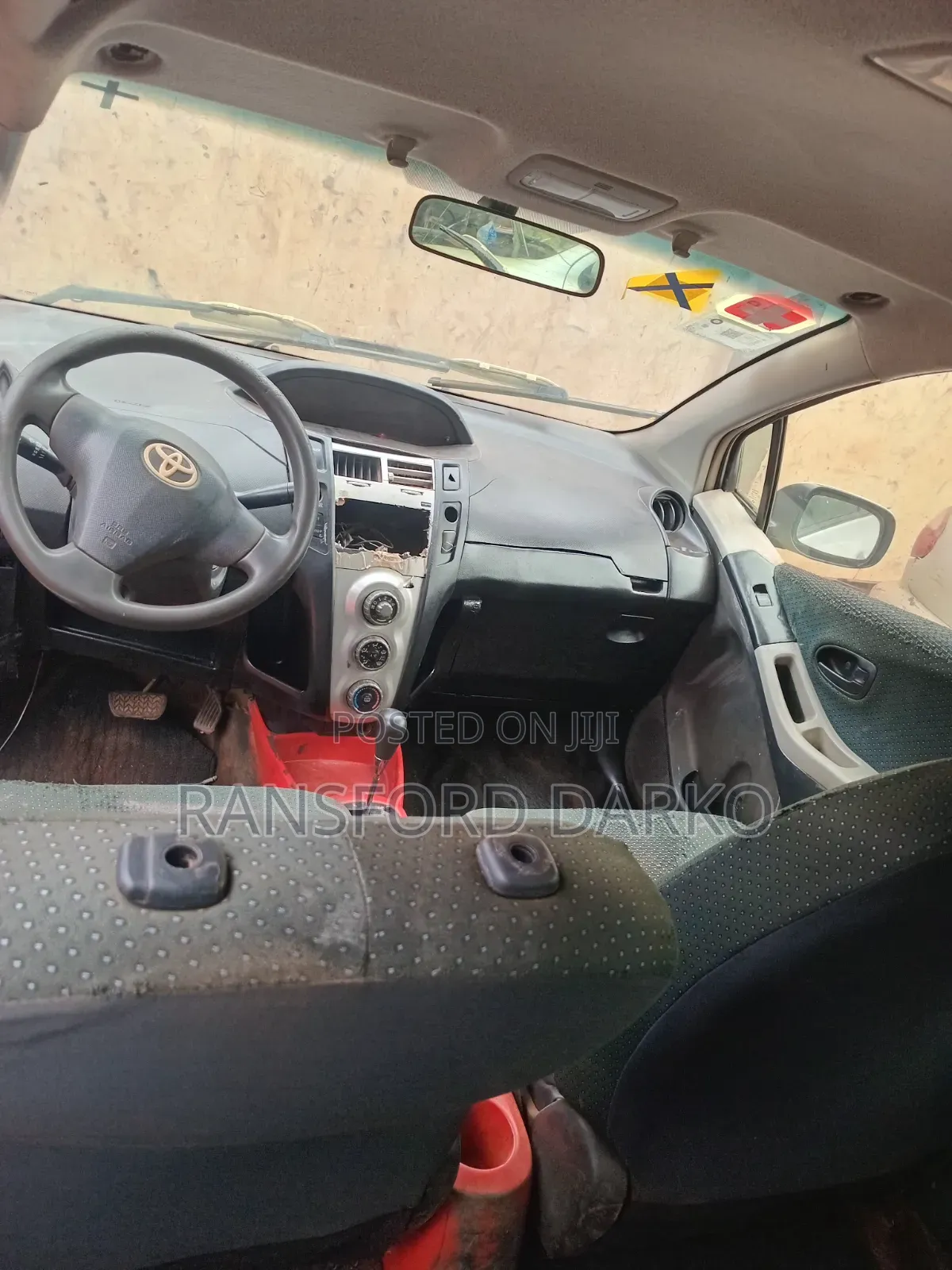 Toyota Vitz 2010 Silver