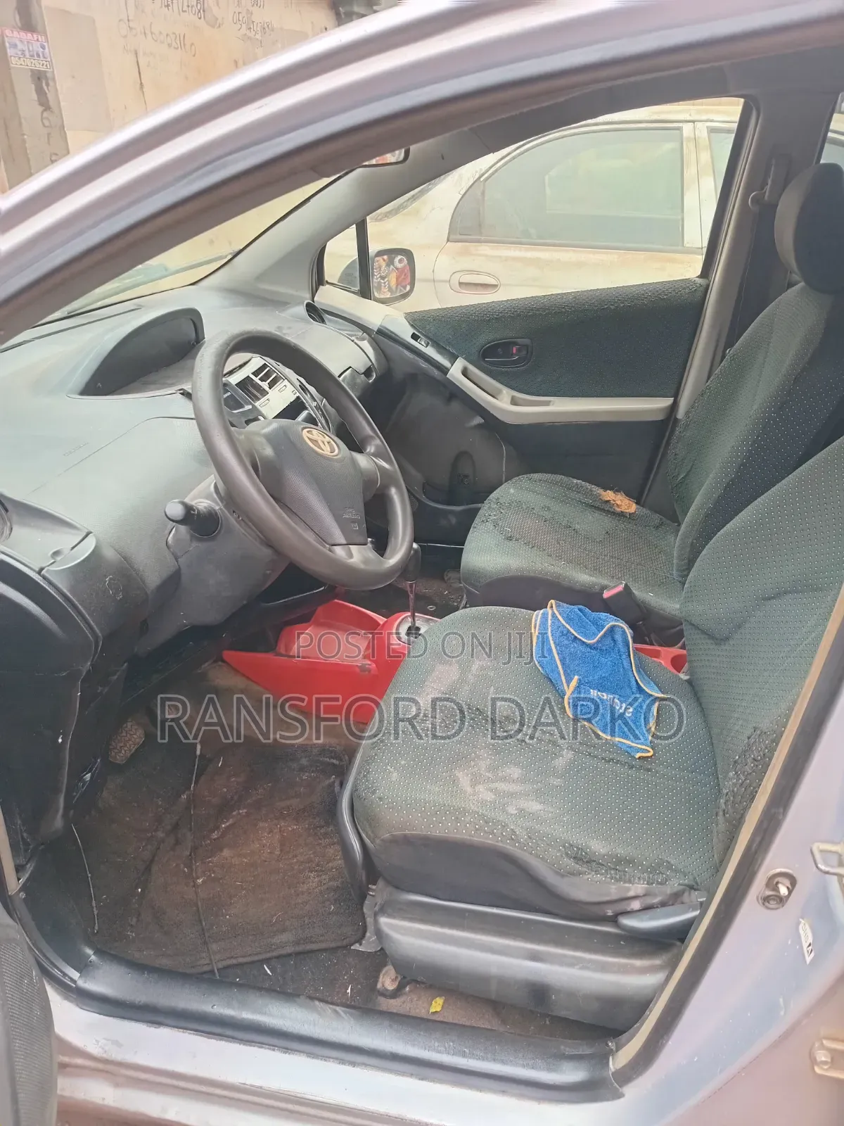 Toyota Vitz 2010 Silver
