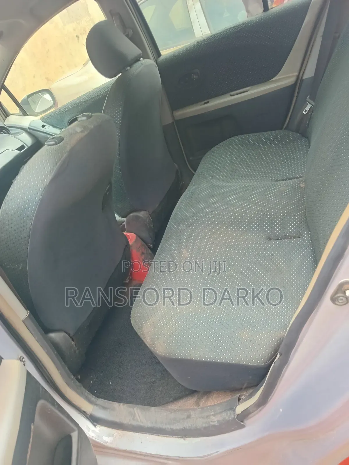 Toyota Vitz 2010 Silver