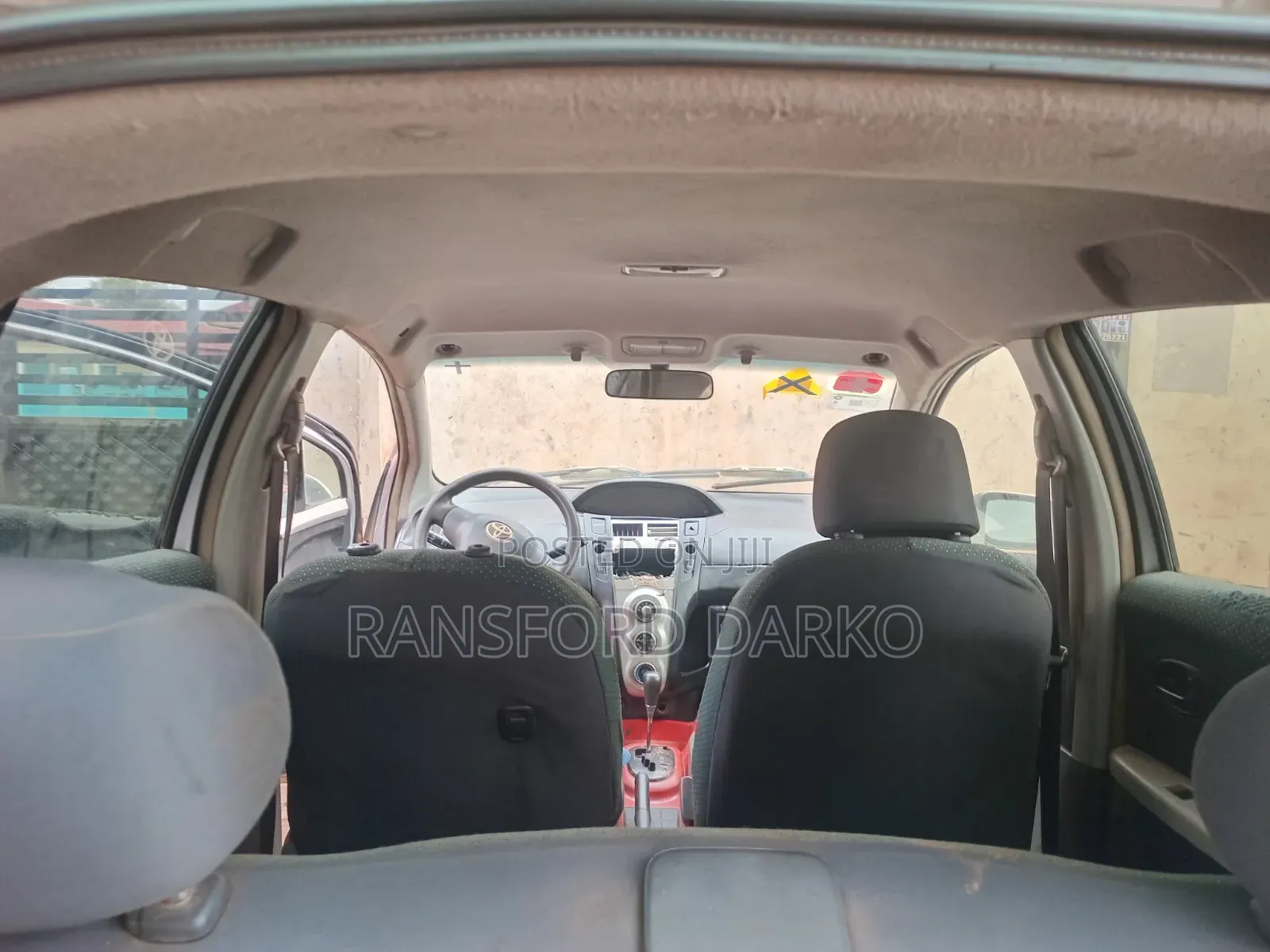 Toyota Vitz 2010 Silver