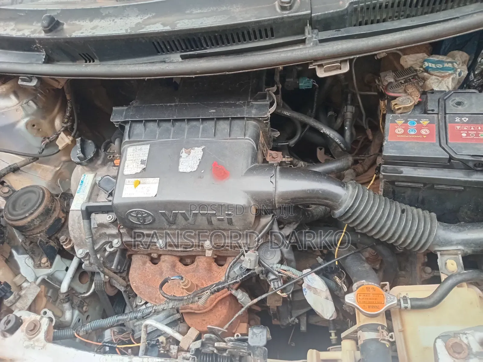 Toyota Vitz 2010 Silver