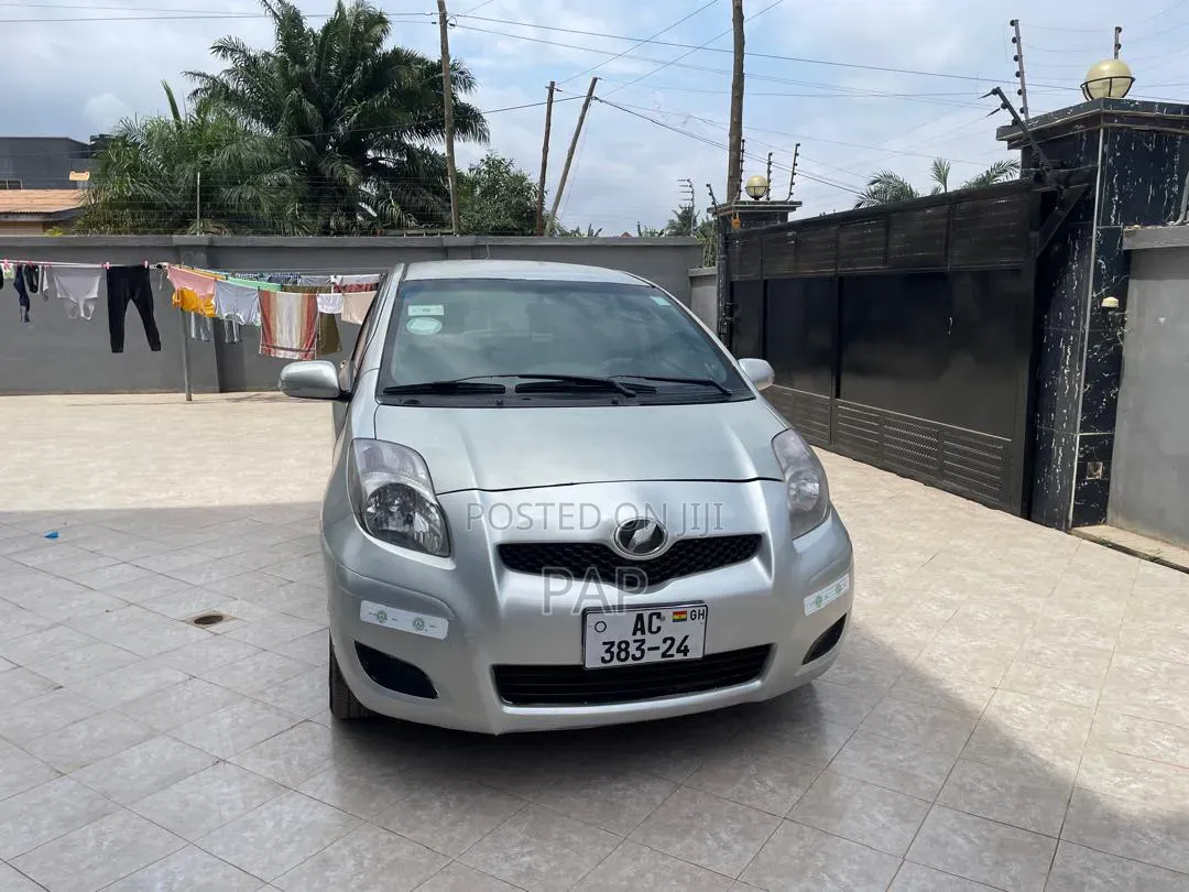 Toyota Vitz 1.3 AWD 3dr 2010 Silver