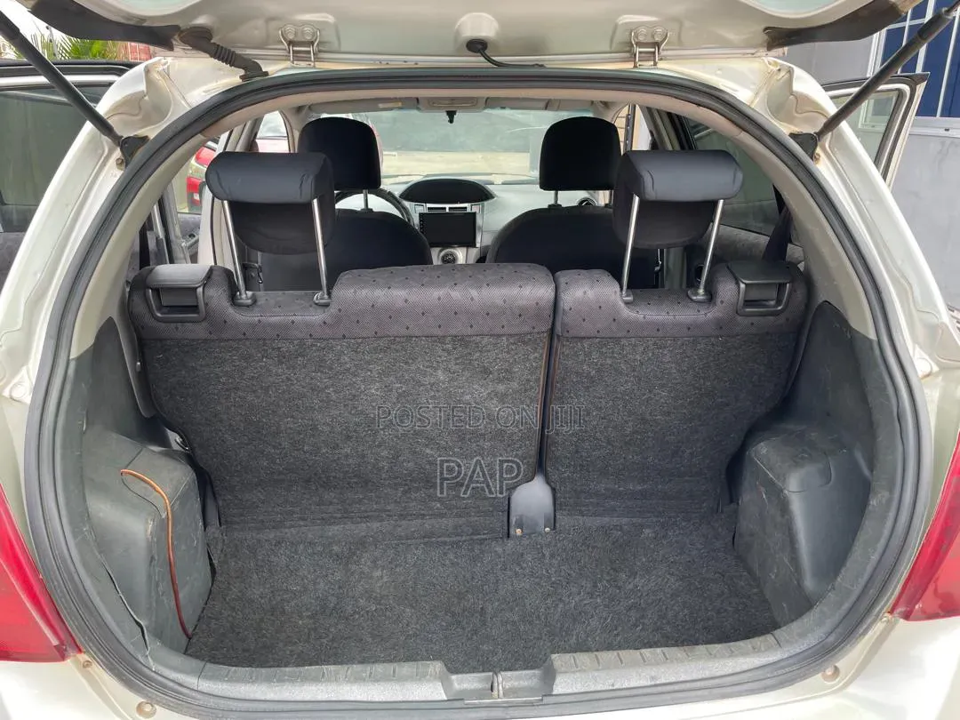 Toyota Vitz 1.3 AWD 3dr 2010 Silver