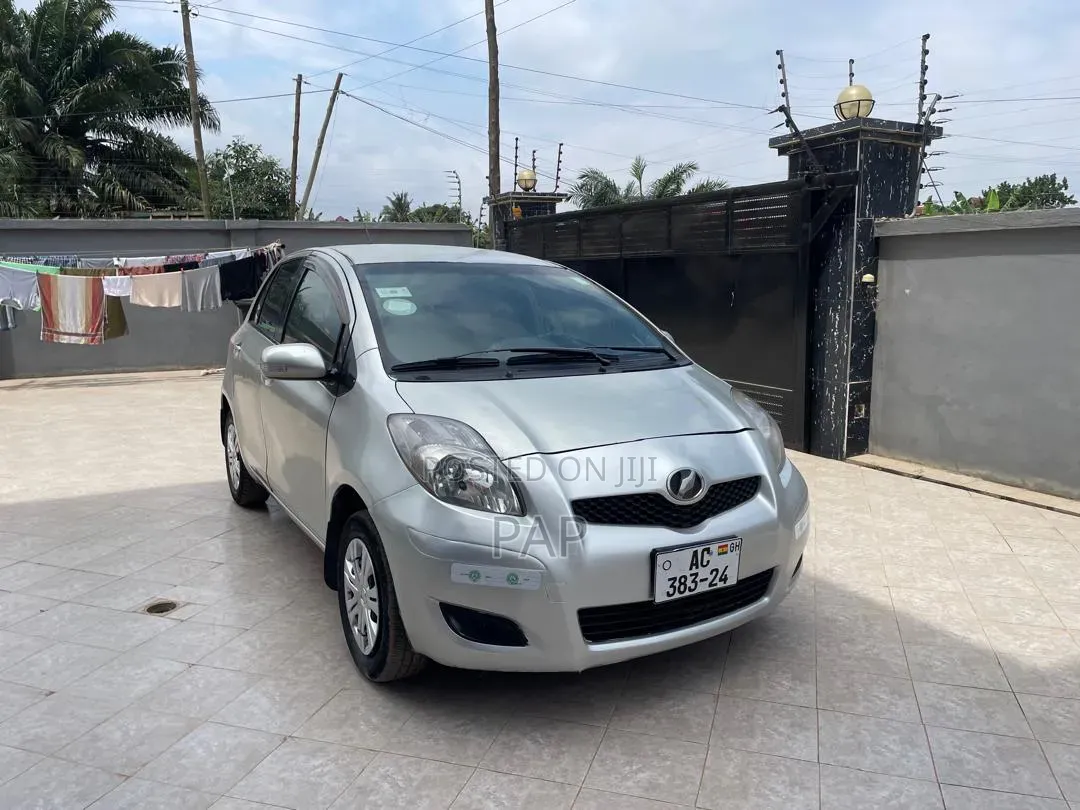 Toyota Vitz 1.3 AWD 3dr 2010 Silver