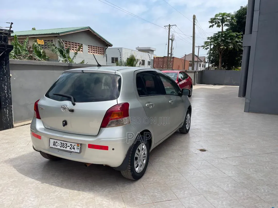 Toyota Vitz 1.3 AWD 3dr 2010 Silver