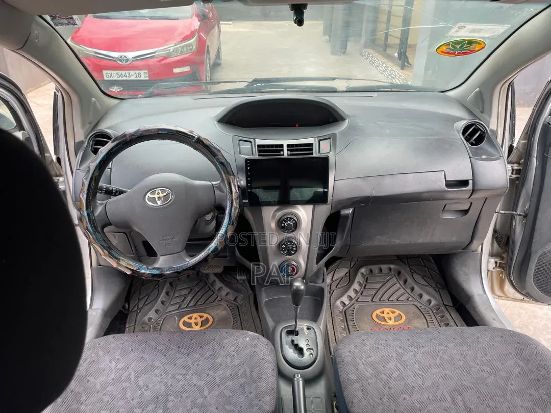 Toyota Vitz 1.3 AWD 3dr 2010 Silver
